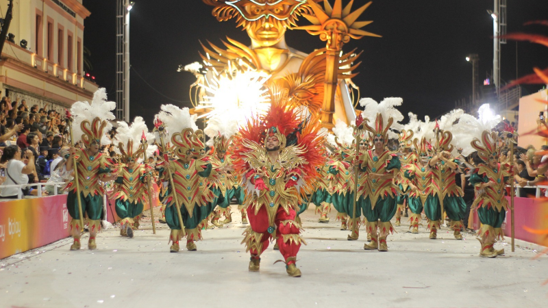 El Carnaval del País despidió enero con una espléndida cuarta noche